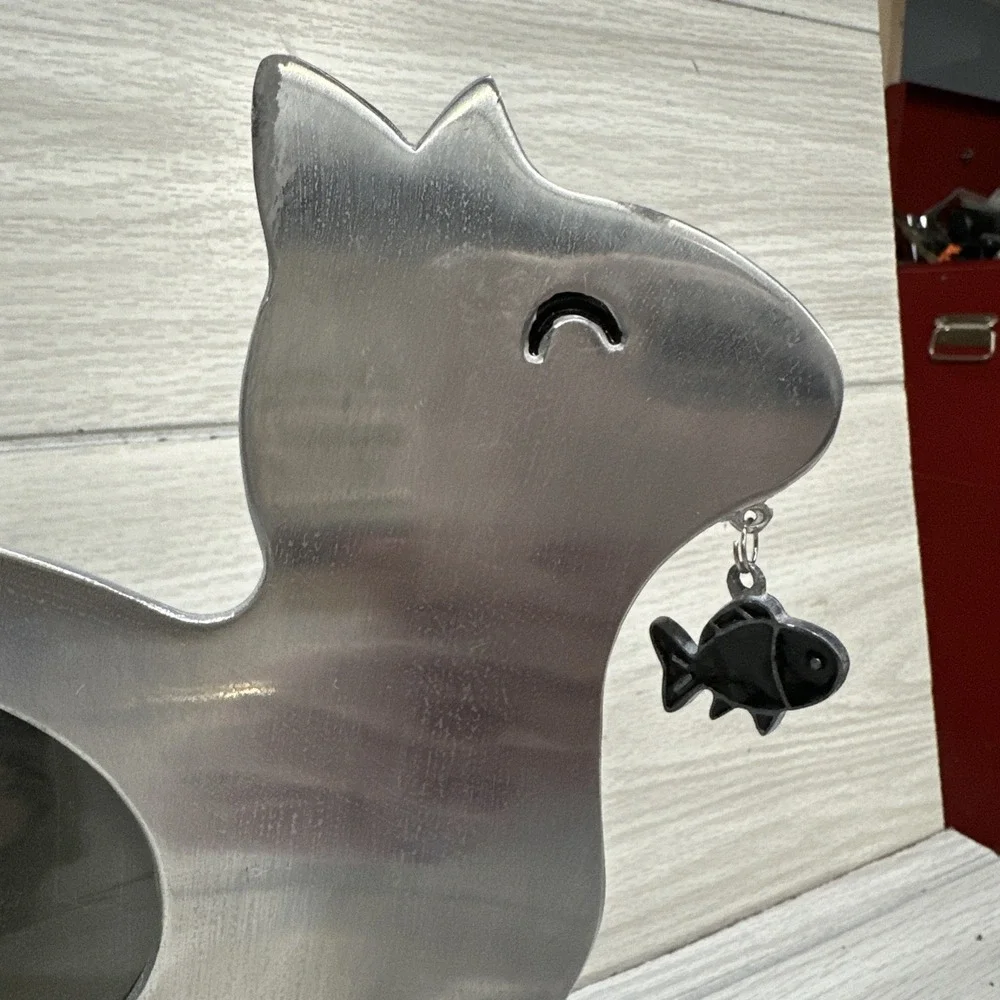 Free-Standing Metal Cat Photo Frame Curved Metal Kitten Dangling Fish 12.5x11.5
